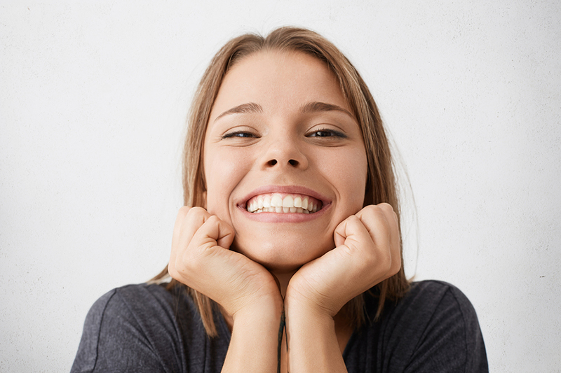 smiling young woman with no tooth decay